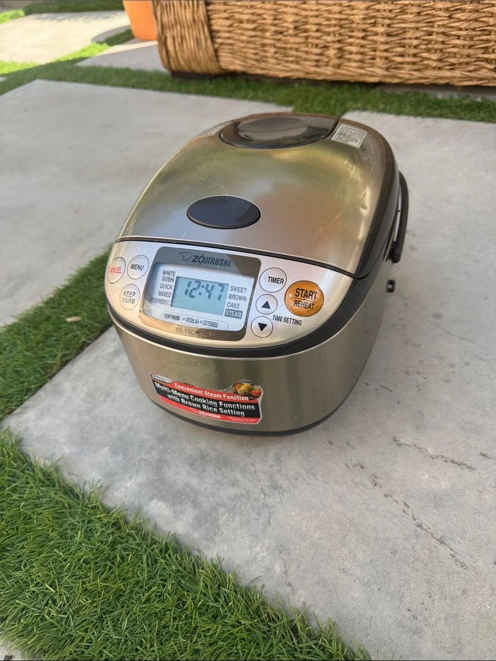 Zojirushi Micom 5.5-Cup Rice Cooker in Black